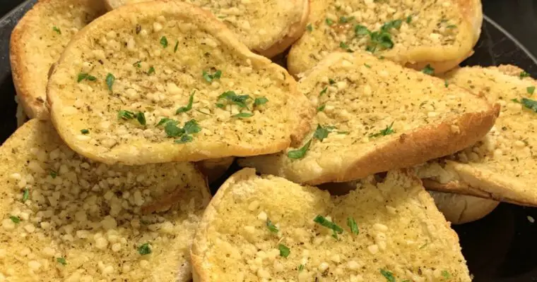 Quick and Easy 5-Minute 5-Ingredient Garlic Bread